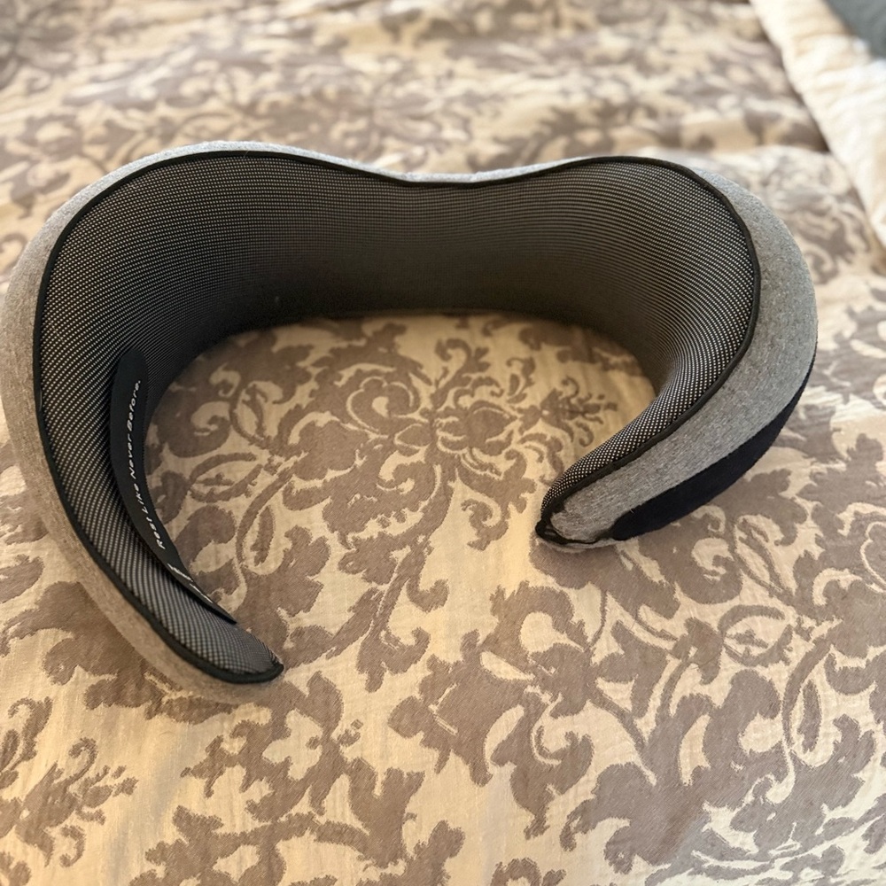 Fly Hugz Gray Travel Neck Pillow - Picture 6 of 6